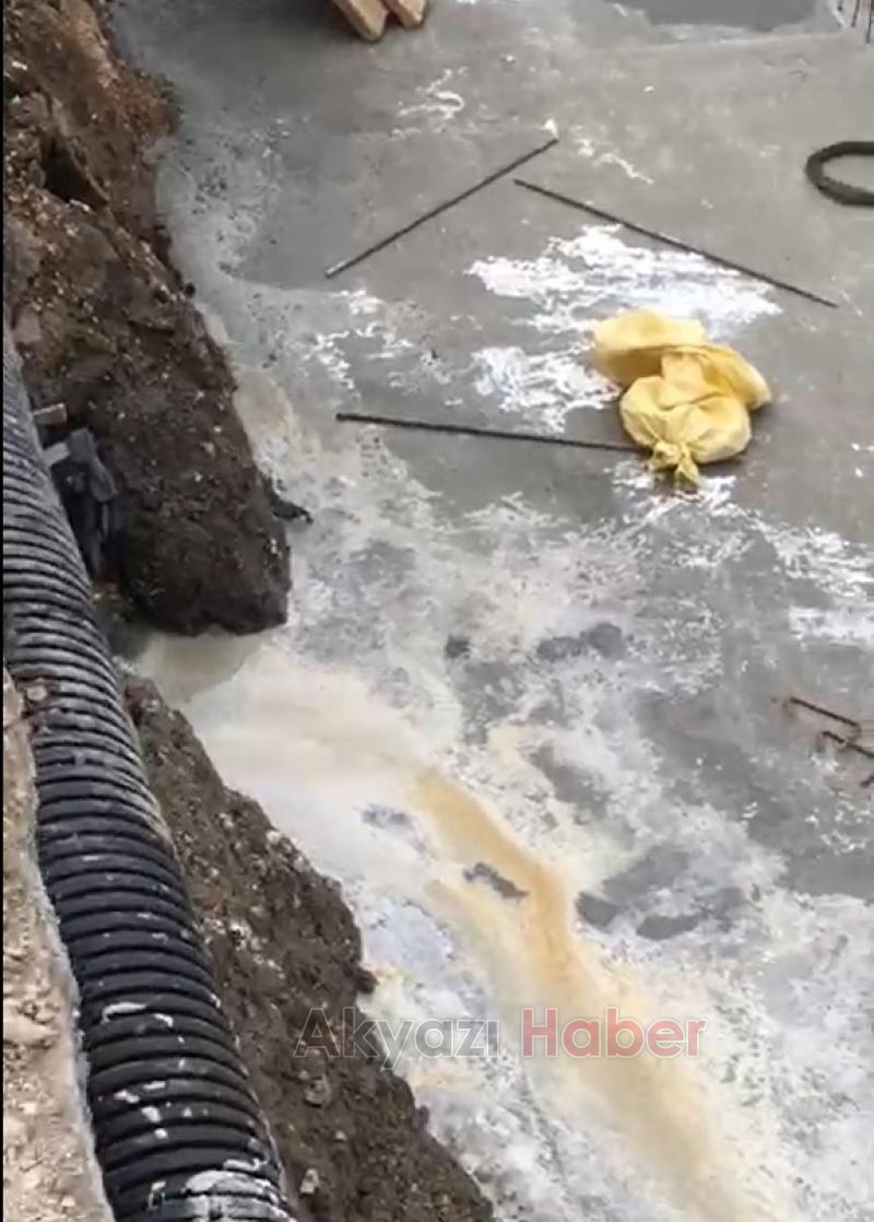 Köprü inşaatında fabrikanın atık borusu delindi