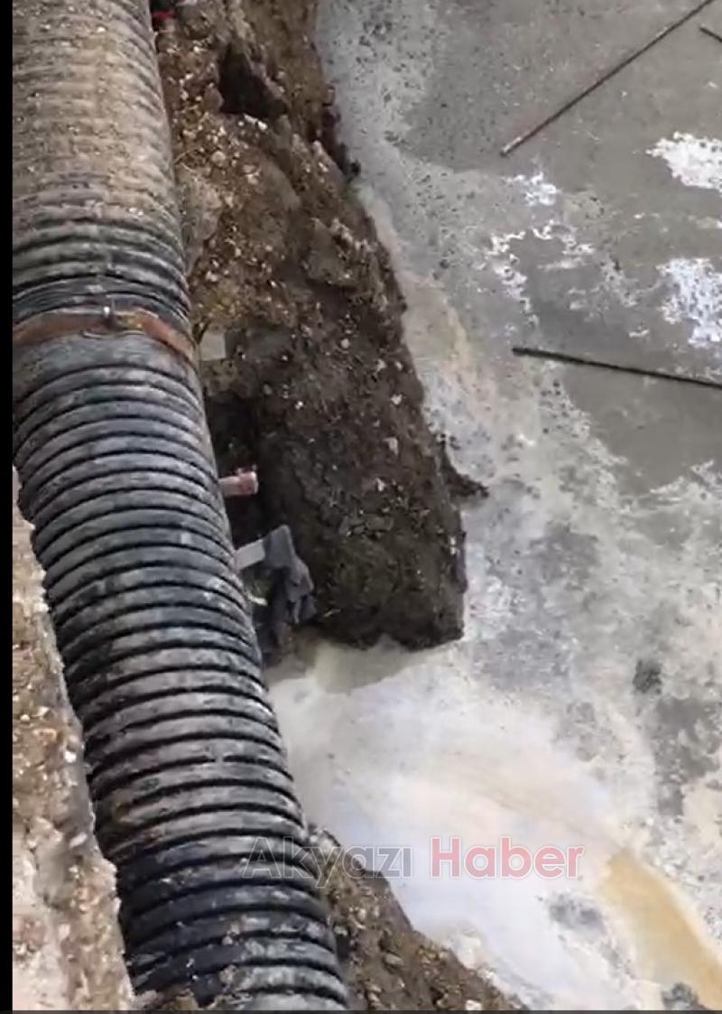 Köprü inşaatında fabrikanın atık borusu delindi