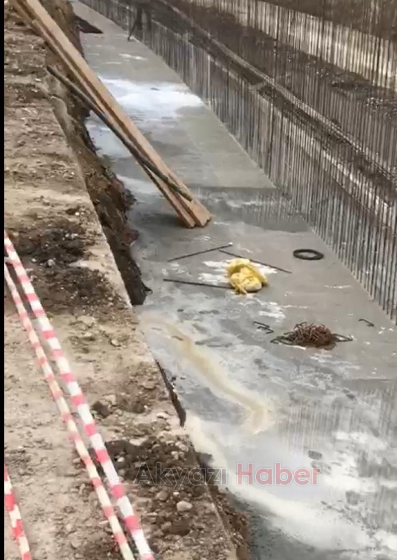 Köprü inşaatında fabrikanın atık borusu delindi