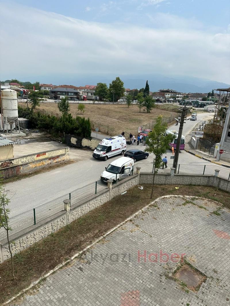 Kavşakta kaza:1 kişi yaralandı, vatandaş önlem alınsın istiyor