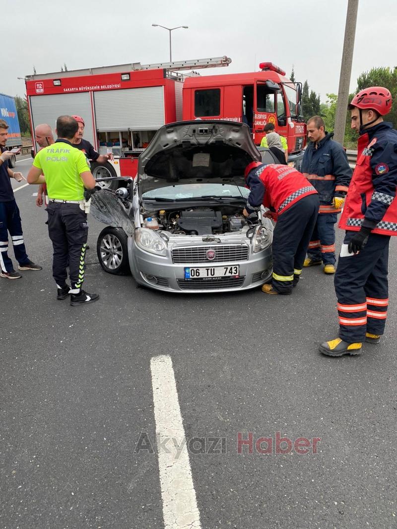 Otoyolun Akyazı kesiminde kaza: 1'i ağır 2 yaralı