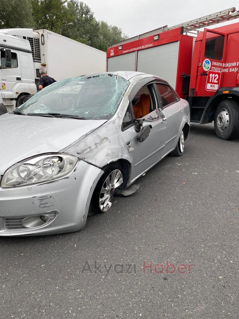 Otoyolun Akyazı kesiminde kaza: 1'i ağır 2 yaralı