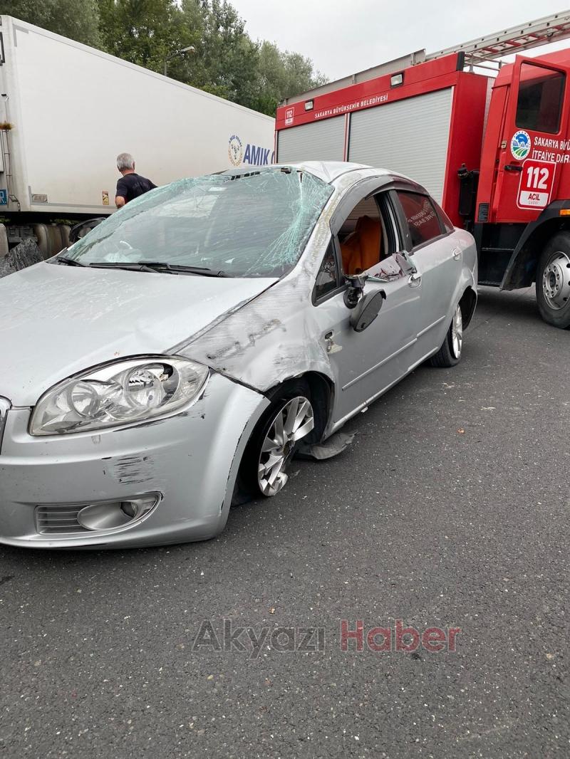 Otoyolun Akyazı kesiminde kaza: 1'i ağır 2 yaralı