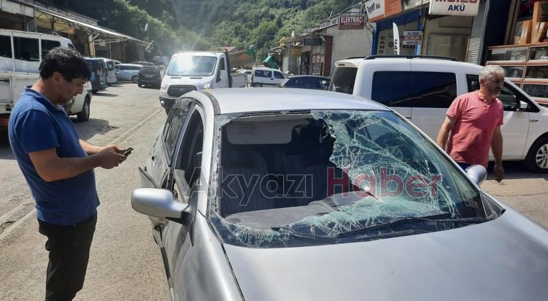 Akyazı'dan Trabzon'a gitti aracı bu hale geldi