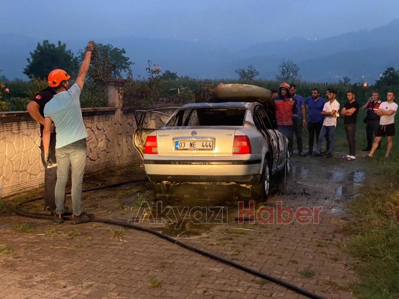 Park halindeki otomobilde yangın çıktı