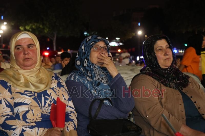 Anma programında gözyaşlarını tutamadılar