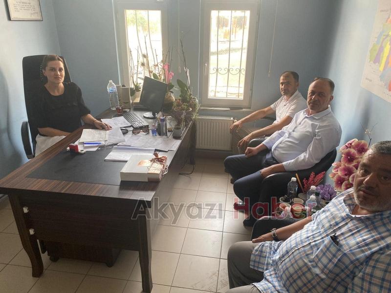 Akyazı İlçe Sağlık Müdürünü ziyaret ettiler