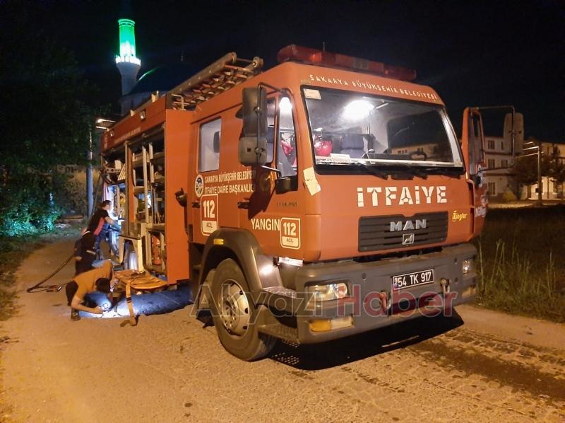 Yavru kedi aracın motoruna girdi