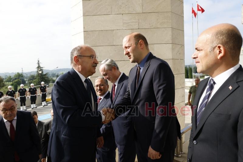 Vali Yaşar Karadeniz Göreve Başladı