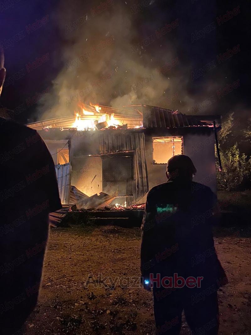 Boztepe'de ev yandı