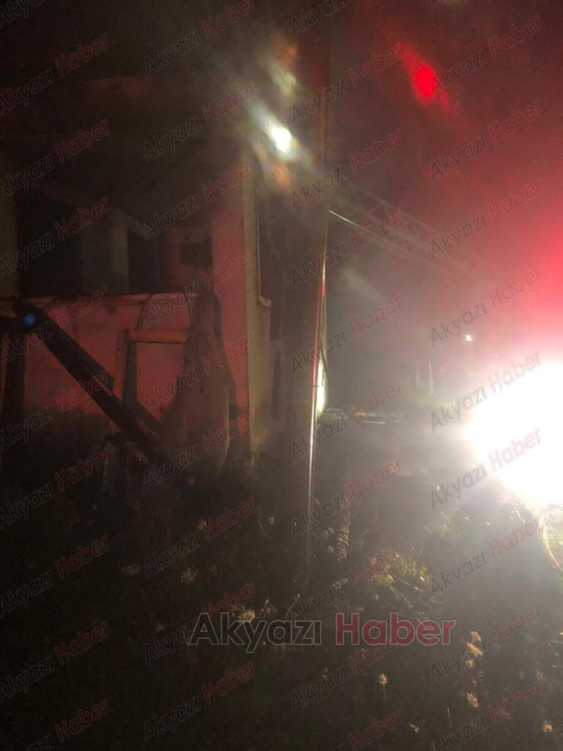 Boztepe'de ev yandı