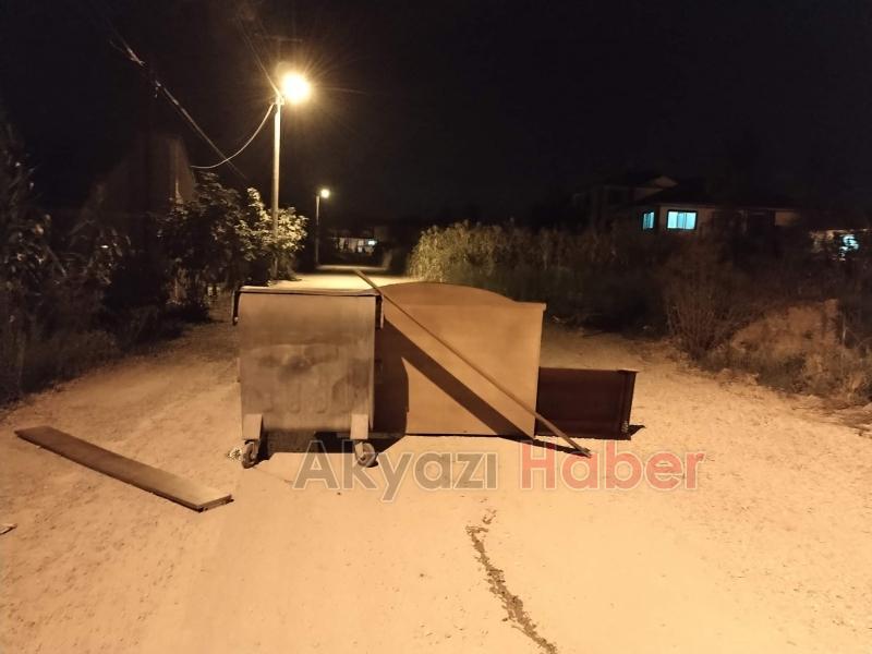 Evleri toz oluyor diye yolu trafiğe kapattılar