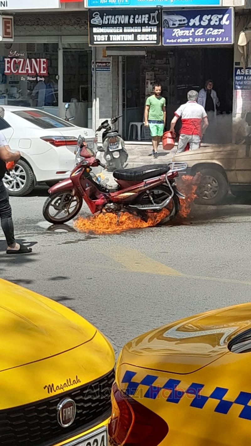 Benzin hortumu koptu alevler içinde kaldı