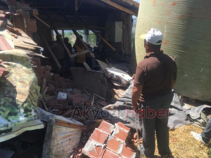 5 tonluk dev depo yuvarlanıp eve girdi