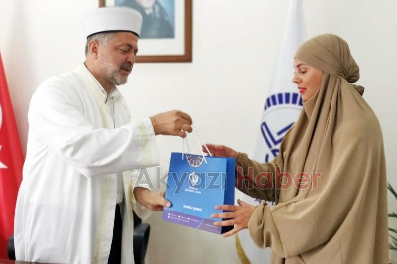 Turist olarak geldi, Müslüman oldu