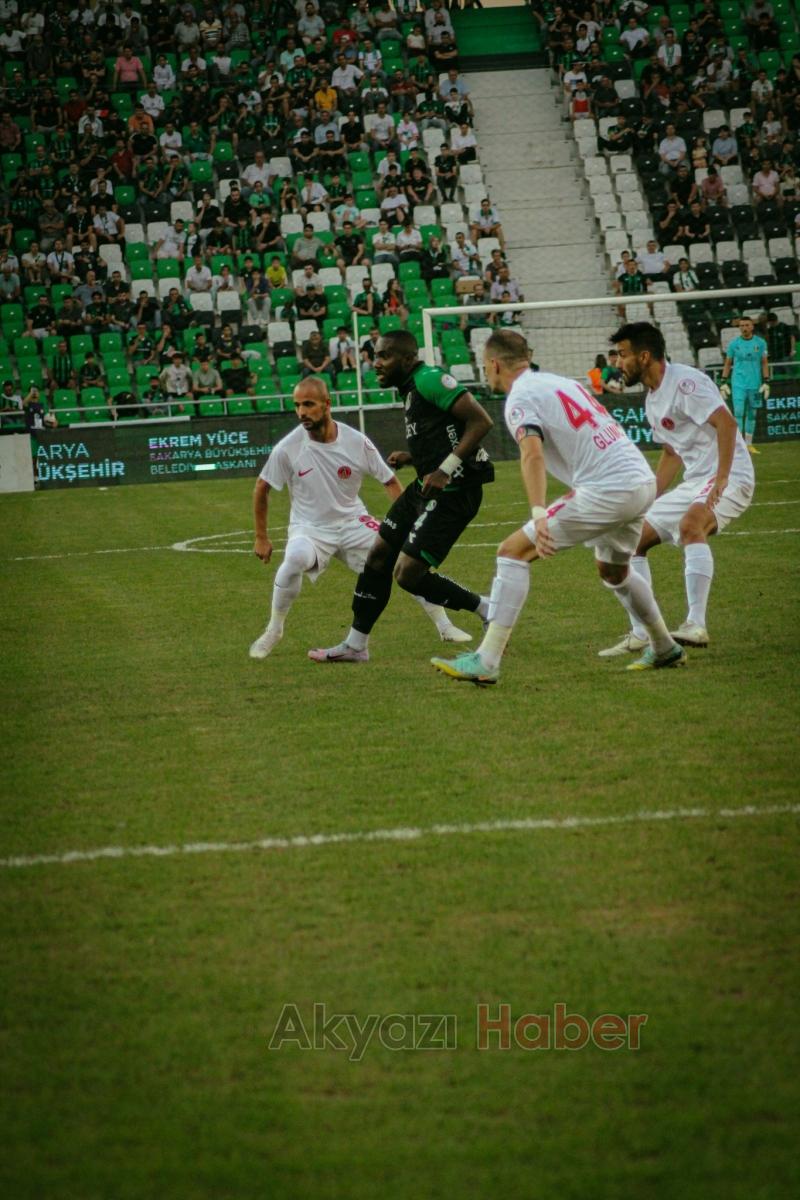 Sakaryaspor: 1  Ümraniyespor: 1