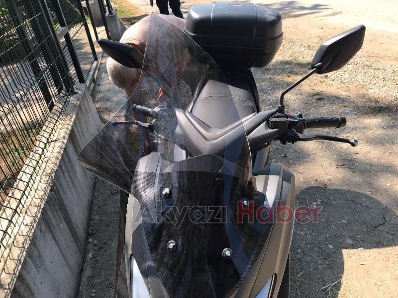 Devrilen motosikletteki 3 kişi yaralandı