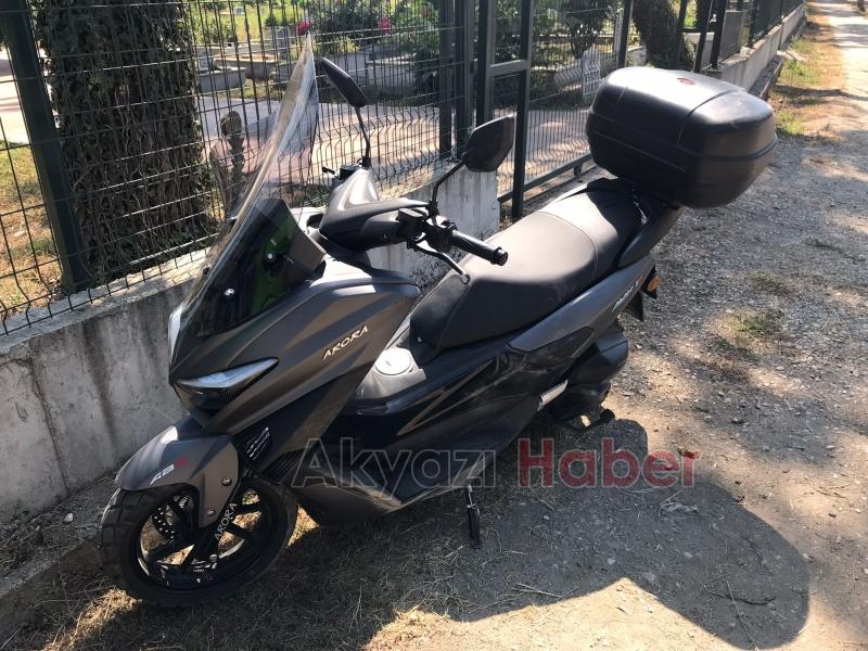 Devrilen motosikletteki 3 kişi yaralandı