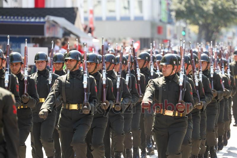Sakarya'da 30 Ağustos Zafer Bayramı coşkuyla kutlanıyor