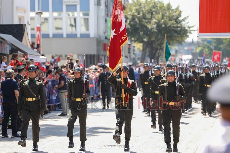 Sakarya'da 30 Ağustos Zafer Bayramı coşkuyla kutlanıyor