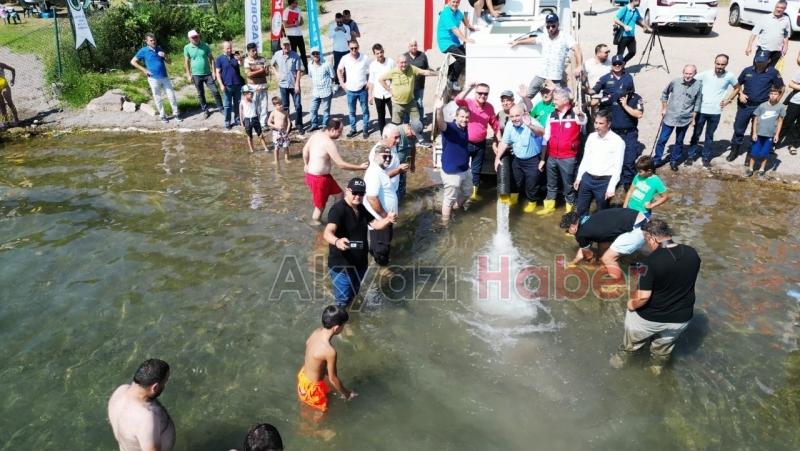 Sapanca Gölü’ne 100 bin sazan salındı