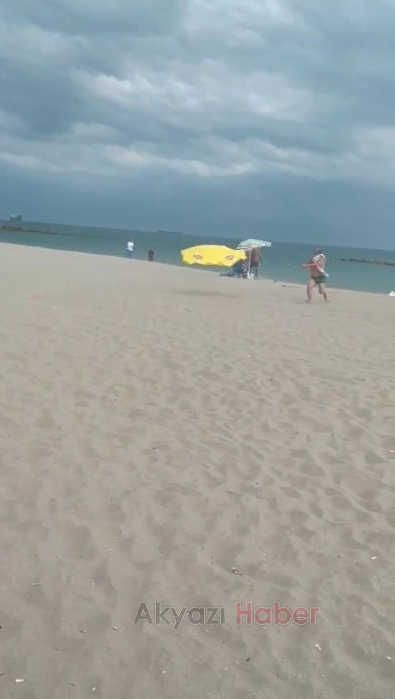 Karasu sahilinde fırtına kamerada