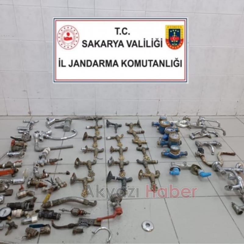 Camilerin musluklarını çalıyorlardı, jandarma paketledi