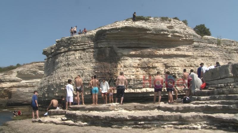 Ölümle dans ediyorlar