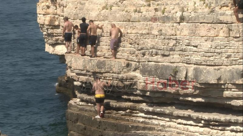 Ölümle dans ediyorlar