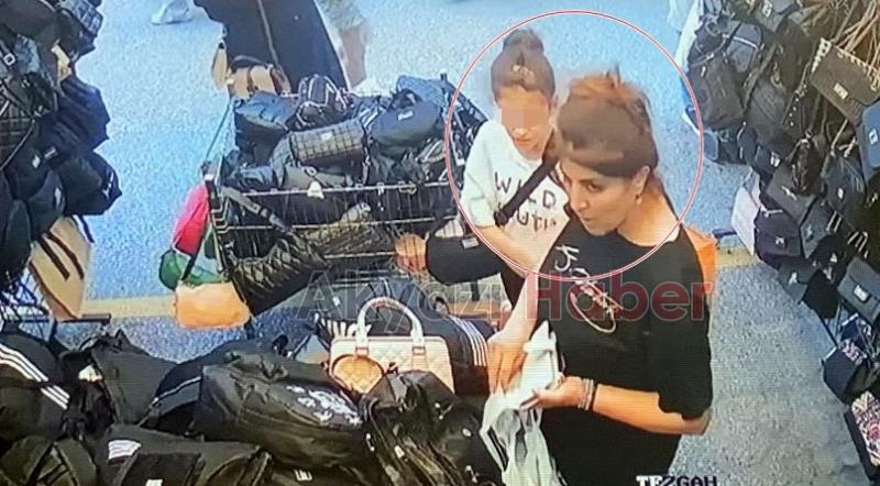 Birbirleri ile işaretleşip çantayı işte böyle çaldılar