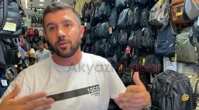 Birbirleri ile işaretleşip çantayı işte böyle çaldılar