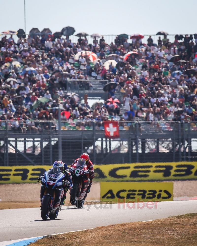 Milli motosikletçi Toprak Razgatlıoğlu, Fransa'da ilk yarışta birinci oldu