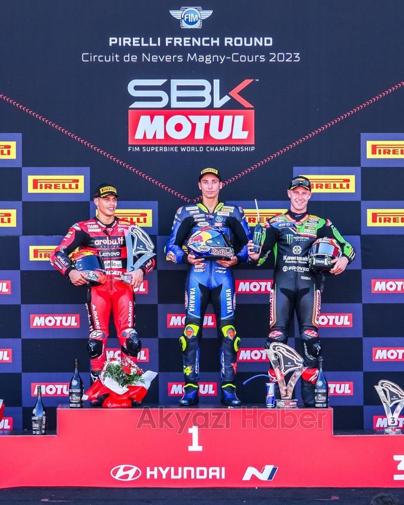 Milli motosikletçi Toprak Razgatlıoğlu, Fransa'da ilk yarışta birinci oldu