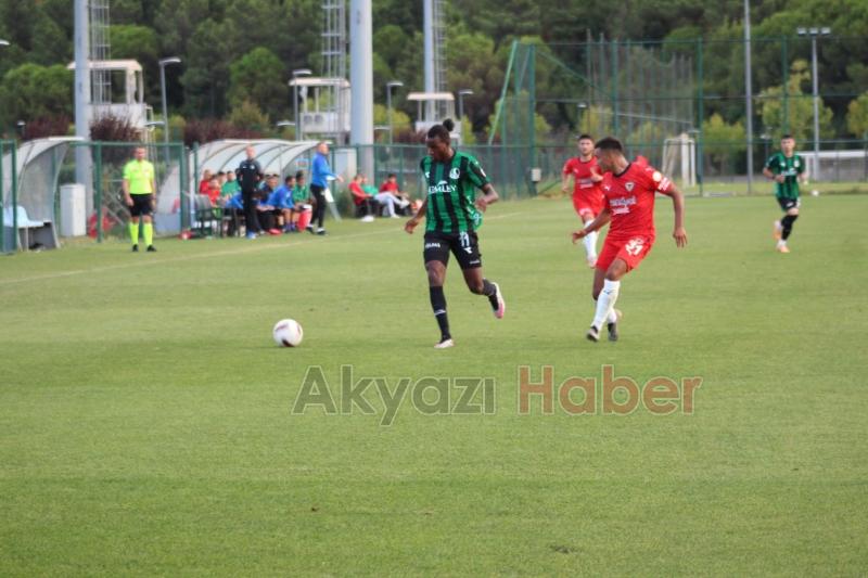 Sakaryaspor hazırlık maçında Süper Lig ekibi Hatayspor'a mağlup oldu