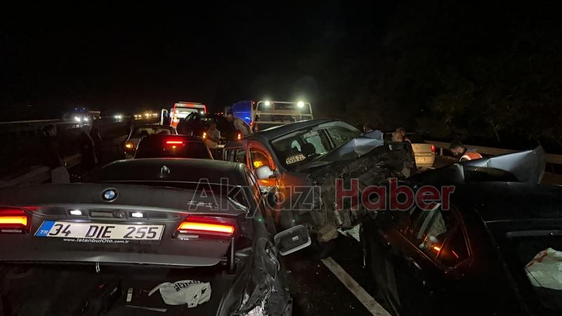 Otoyolda 11 araç birbirine girdi: 6 yaralı