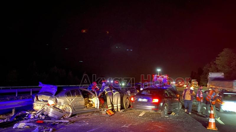 Otoyolda 11 araç birbirine girdi: 6 yaralı