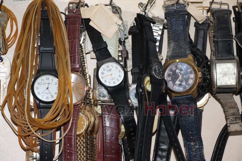 43 yıldır tarihe tanıklık etmiş saatleri tamir ediyor