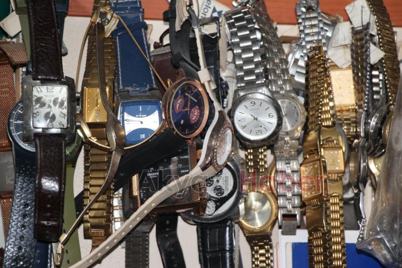 43 yıldır tarihe tanıklık etmiş saatleri tamir ediyor