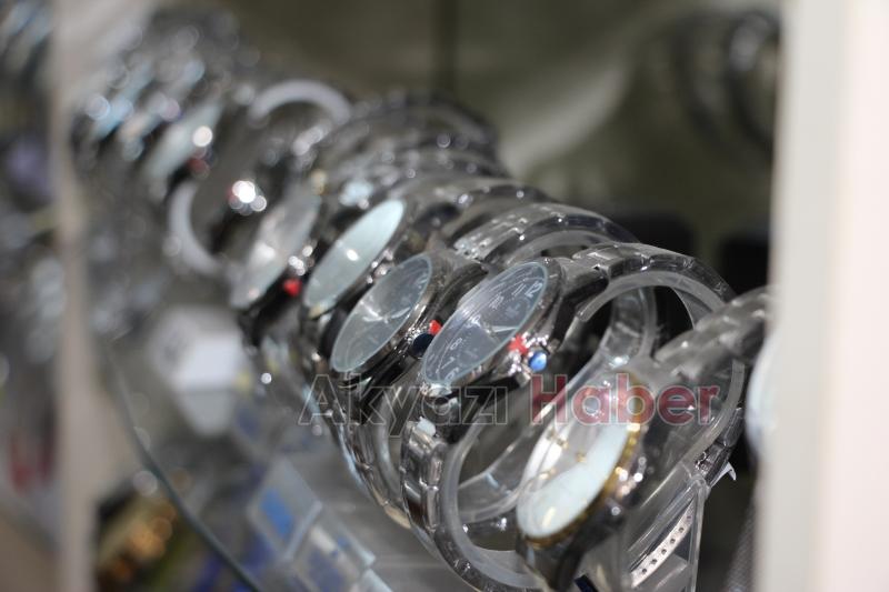 43 yıldır tarihe tanıklık etmiş saatleri tamir ediyor