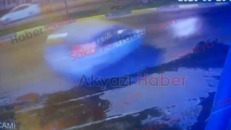 Serdivan'da faciadan dönülen kaza kamerada