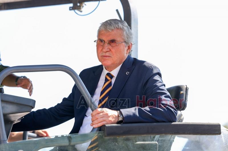 Akyazı  Şehit Ahmet Tarım Caddesi’nde asfalt sevinci