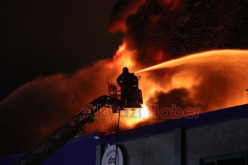 Şehirde büyük yangın, 4 saatte söndürülebildi