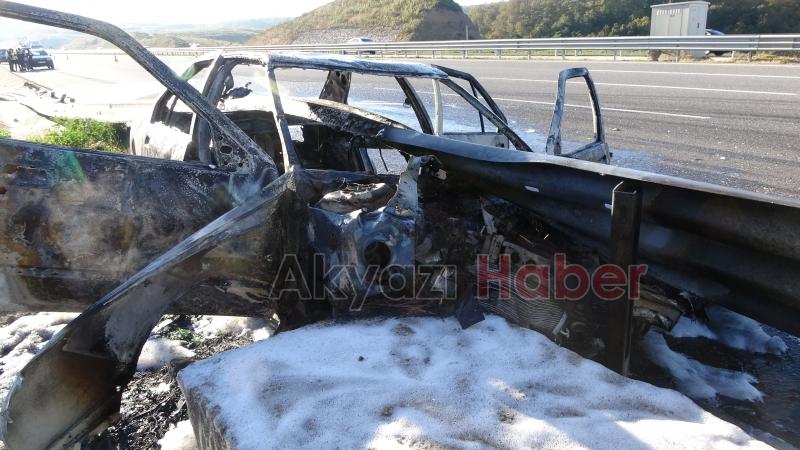 Bariyerin içinden geçen otomobil alev aldı: 3 kişi sağ kurtuldu