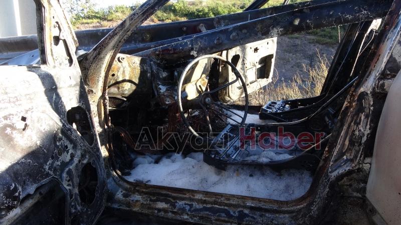 Bariyerin içinden geçen otomobil alev aldı: 3 kişi sağ kurtuldu