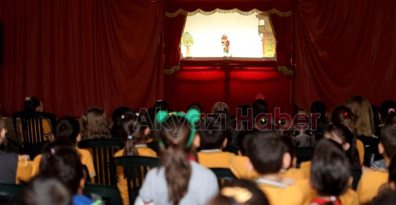 Karagöz Göklerde gölge oyunu öğrencilerle buluştu