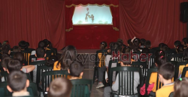 Karagöz Göklerde gölge oyunu öğrencilerle buluştu