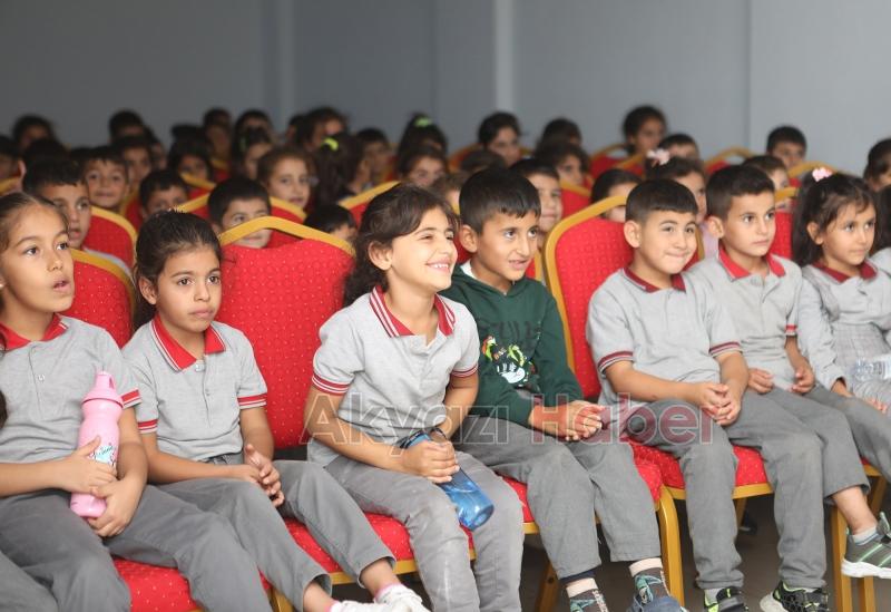 Karagöz Göklerde gölge oyunu öğrencilerle buluştu