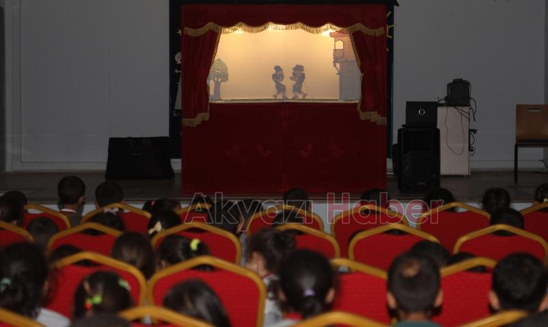 Karagöz Göklerde gölge oyunu öğrencilerle buluştu