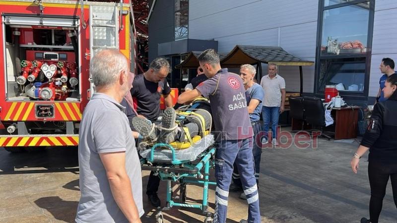 Fabrikanın çatısından düşen işçi yaralandı