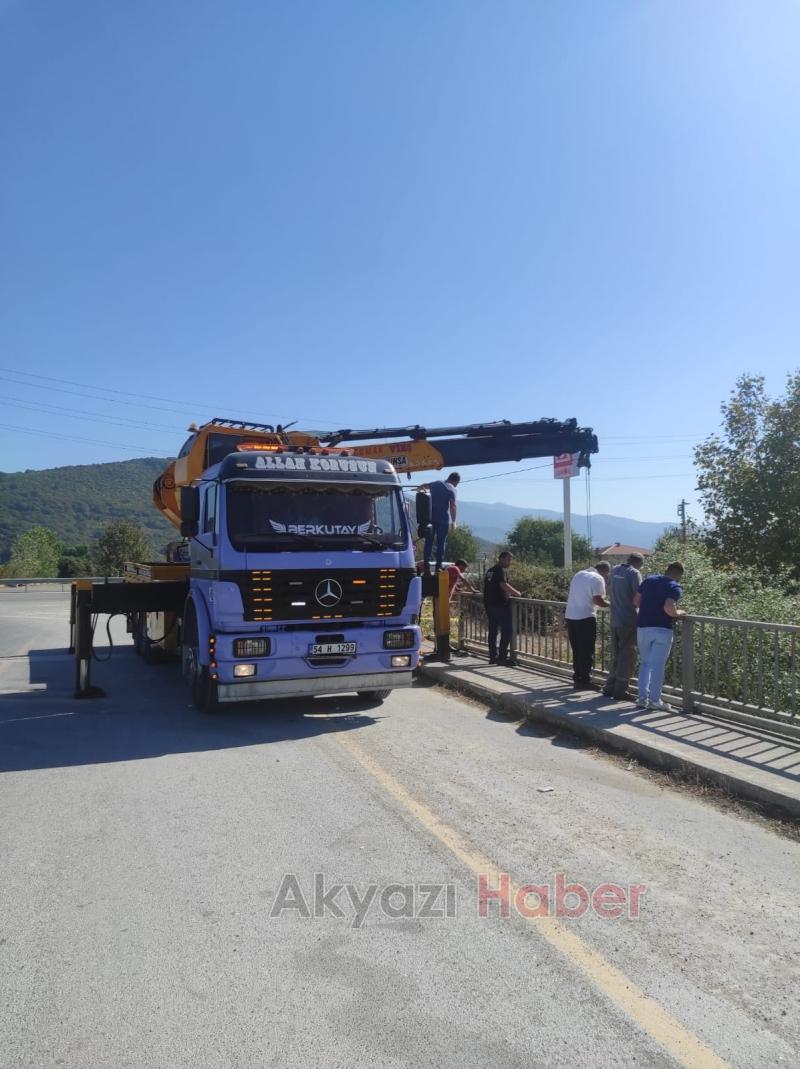 Otomobil Köprüden uçtu 